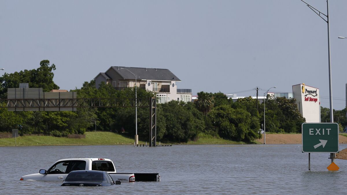 cheats/2016/04/18/5-dead-in-unprecedented-houston-floods/160419-houston-floods-cheat_lhdhhb