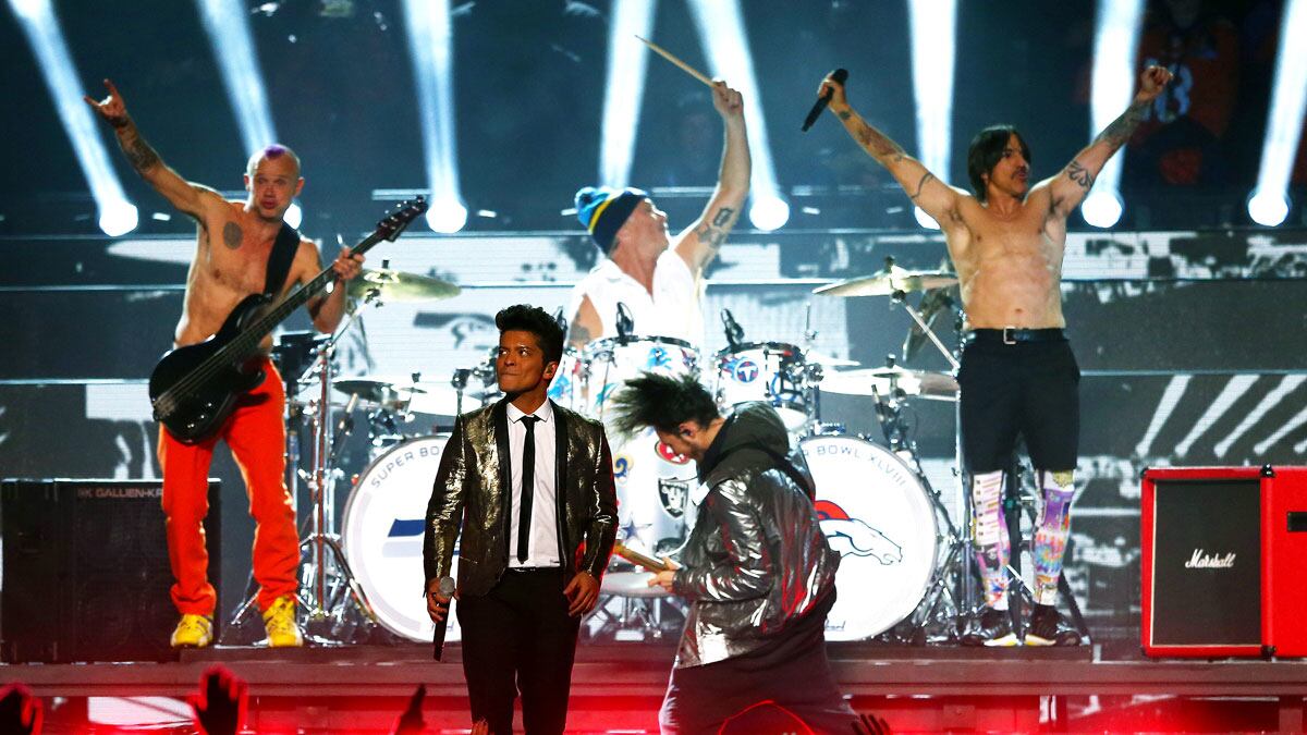 cheats/2014/08/20/nfl-may-charge-halftime-performers/140820-superbowl-cheat_pci9ox