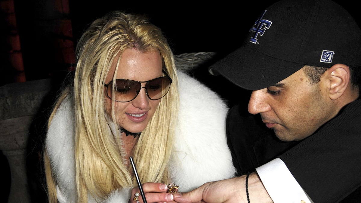 articles/2012/11/02/britney-spears-civil-trial-ends-in-win-for-singer-and-her-family/sam-lufti-britney-spears-trial-fernandez_eto5gs