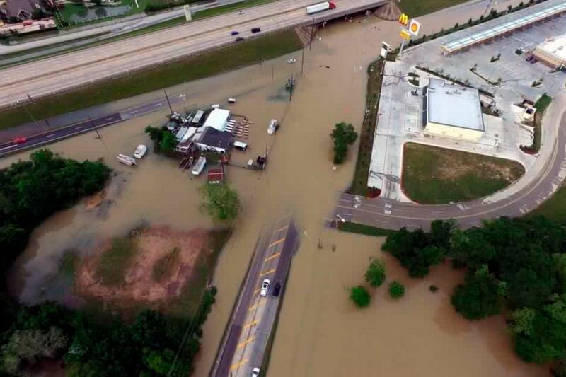 galleries/2016/04/18/houston-s-flood-emergency-photos/160601-texas-flooding-04_c0rkmn