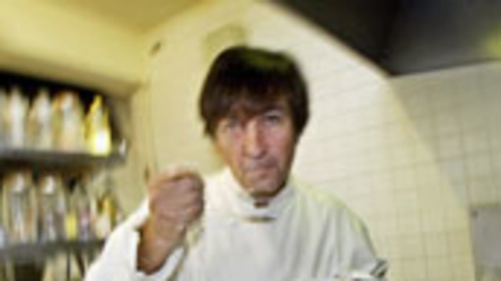 articles/2008/11/17/a-superstar-chef-does-the-unthinkable/smith-roellinger_4939_hhoqra