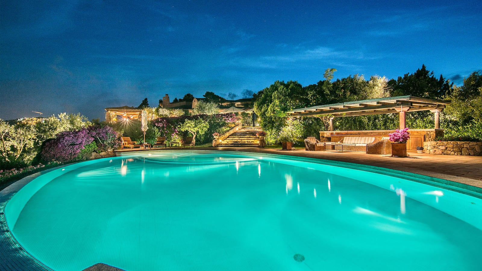 galleries/2014/10/18/omg-i-want-this-house-porto-cervo-italy/141014-omg-villa-forte-porto-01_grzfui