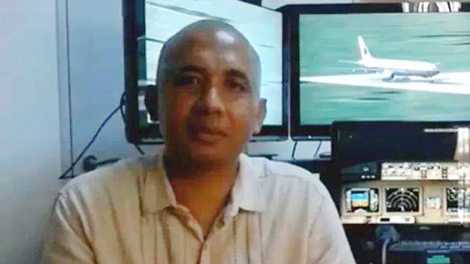 cheats/2016/08/05/malaysia-pilot-plotted-course-on-simulator/140324-irving-pilots_wewoym