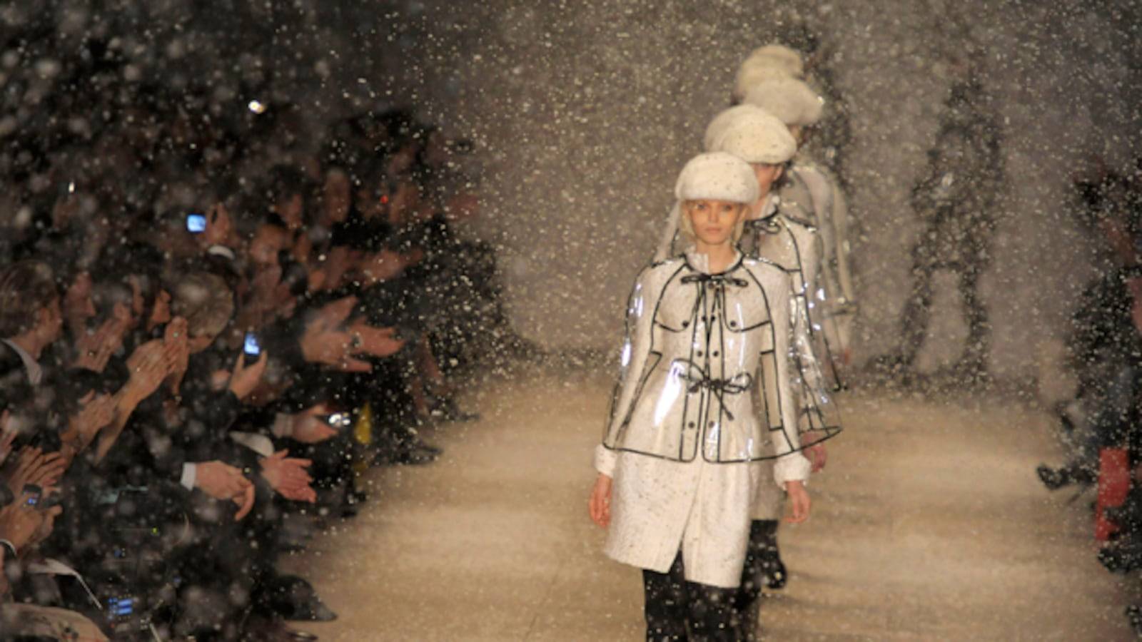 galleries/2011/02/22/london-fashion-week/london-fashion-week---burberry_i29oks