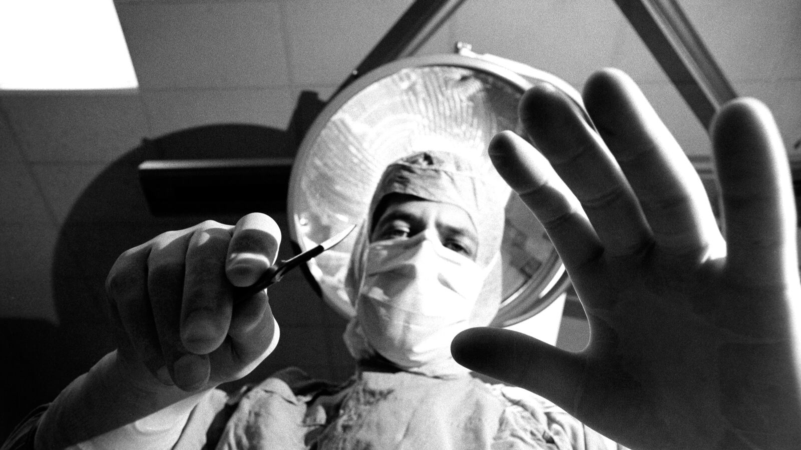 articles/2014/04/23/how-to-make-doctors-irrelevant/140422-drake-docs-tease_klwrb9