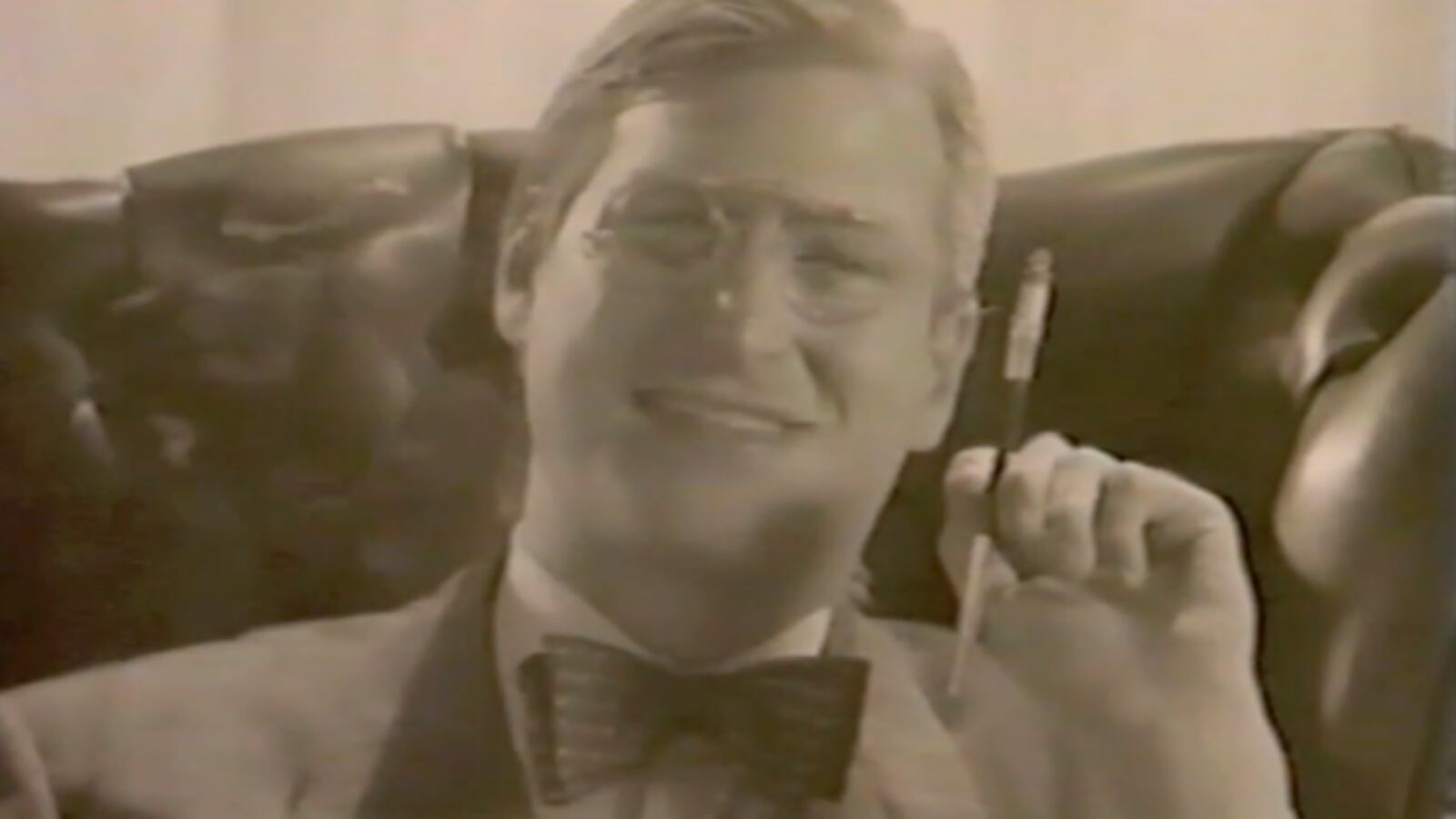 cheats/2012/05/03/takeoff-of-1984-mac-commercial-released/steve-jobs-commercial-cheat_qxxawf