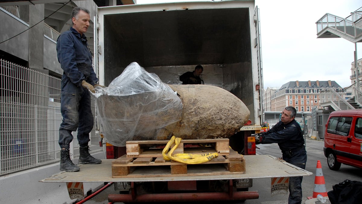 cheats/2012/03/18/massive-wwii-bomb-found-in-marseille/marseille-bomb-cheat_v06bep