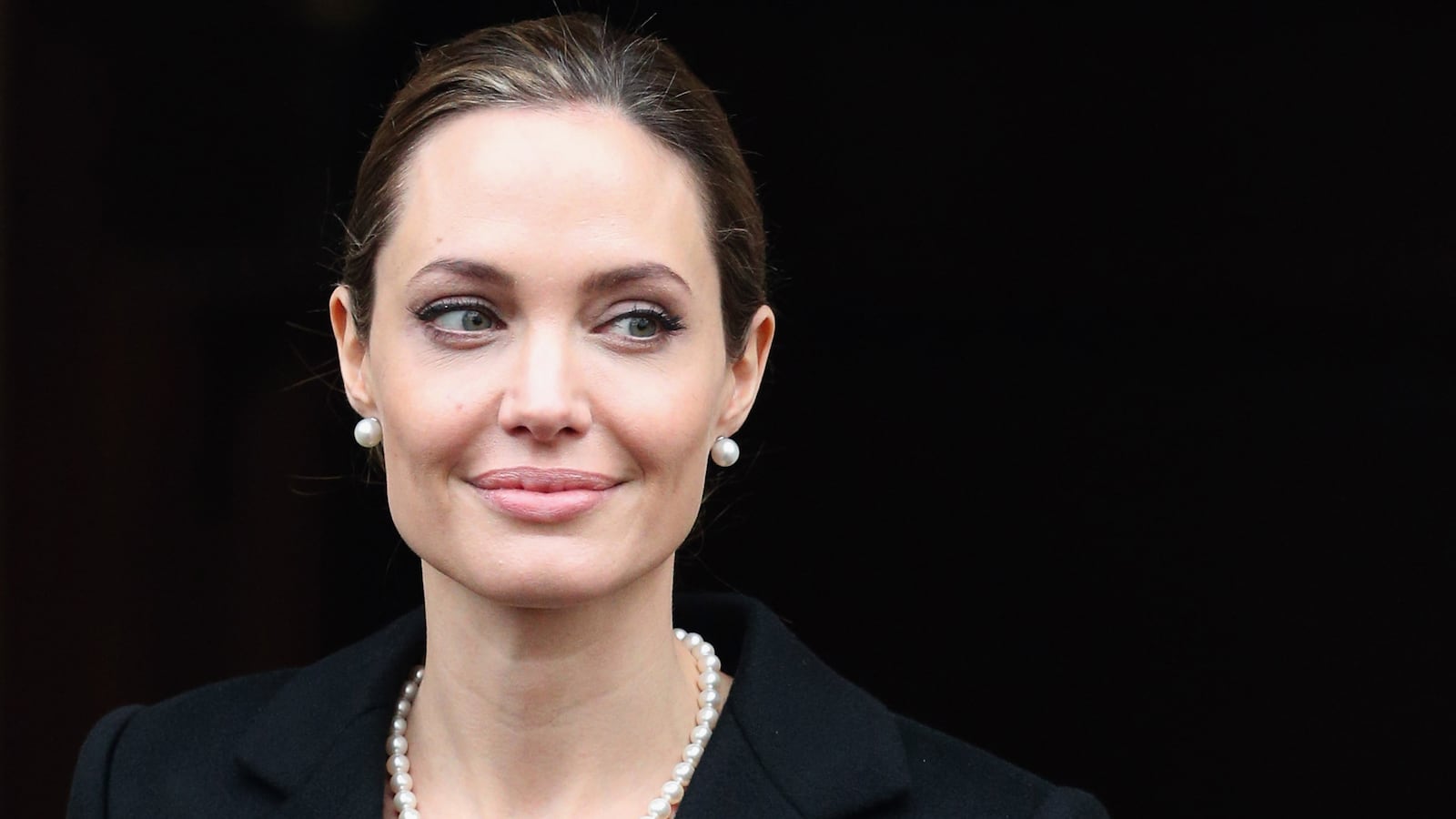cheats/2013/05/14/angelina-jolie-i-had-double-mastectomy/130514-jolie-cancer-nyt-cheat_pbcfnn