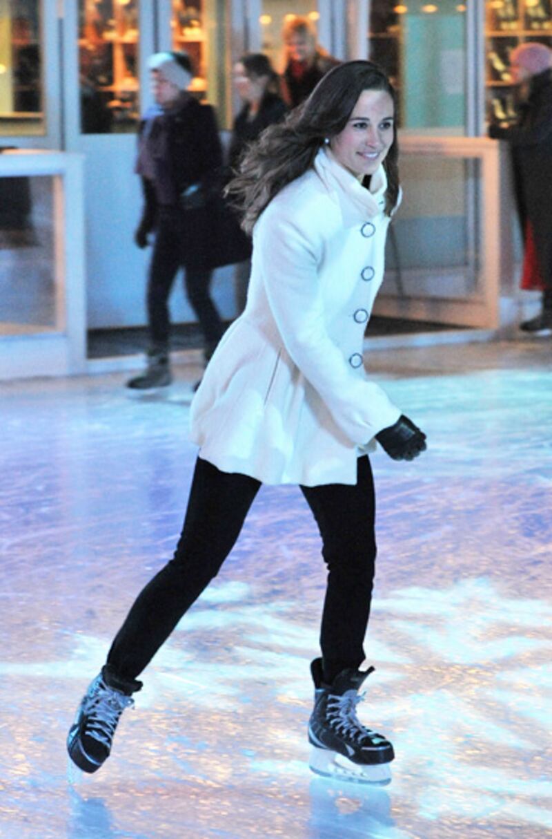 galleries/2011/11/26/celebrities-ice-skating-pippa-middleton-suri-cruise-photos/stars-on-skates-pippa-middleton_yvkb9k