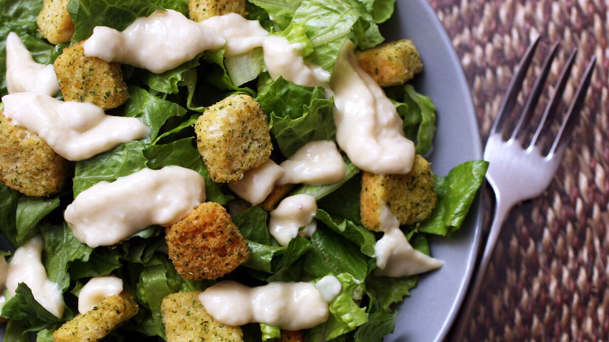 articles/2011/07/15/healthy-recipes-for-classic-foods-like-caesar-salad/caesar-salad-healthy-foods-colvin_kwnpvu