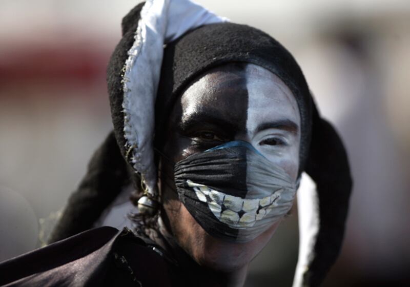 galleries/2009/04/29/face-mask-chic-the-new-fashion-rage/face-masks-6_eyhdg0