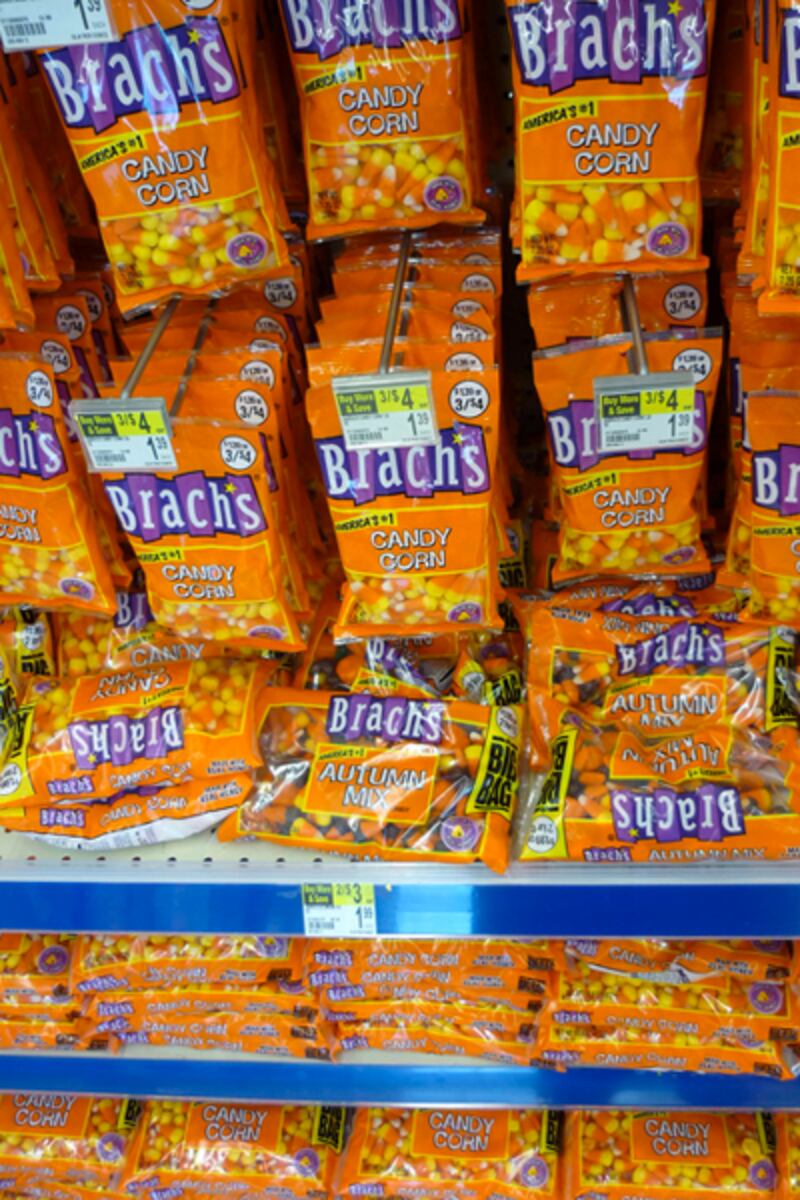 galleries/2011/10/14/most-fattening-halloween-candy-snickers-twix-kit-kat-candy-corn-photos/deadliest-halloween-candy-most-fattening-gal-candy-corn_e6wzzh