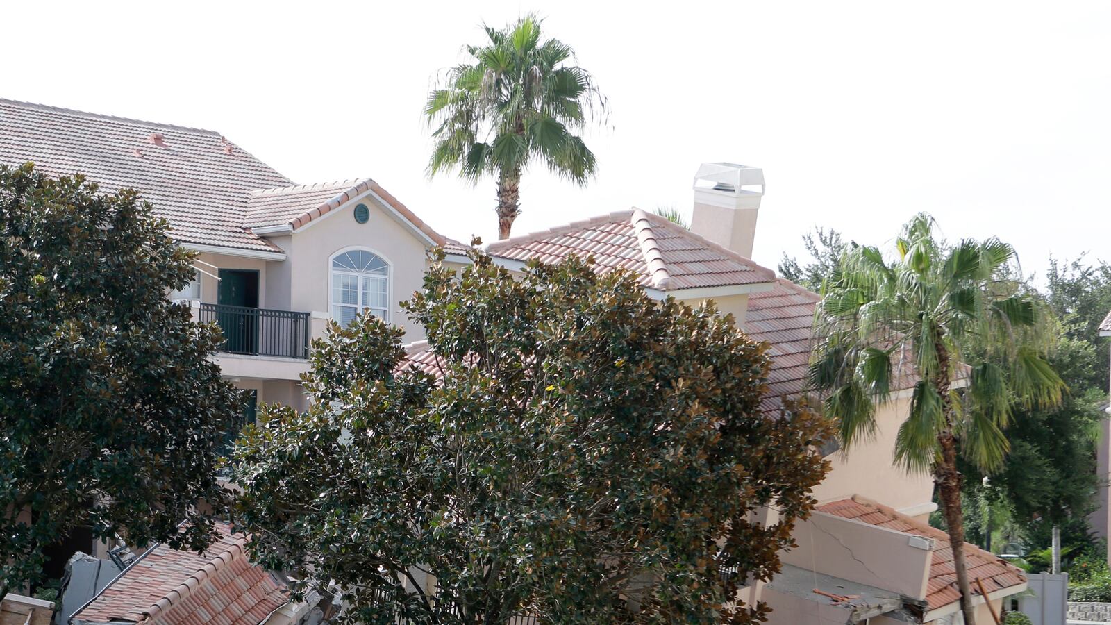 galleries/2010/06/01/sinkholes/130813-gal-sinkhole-update_v1bkfp