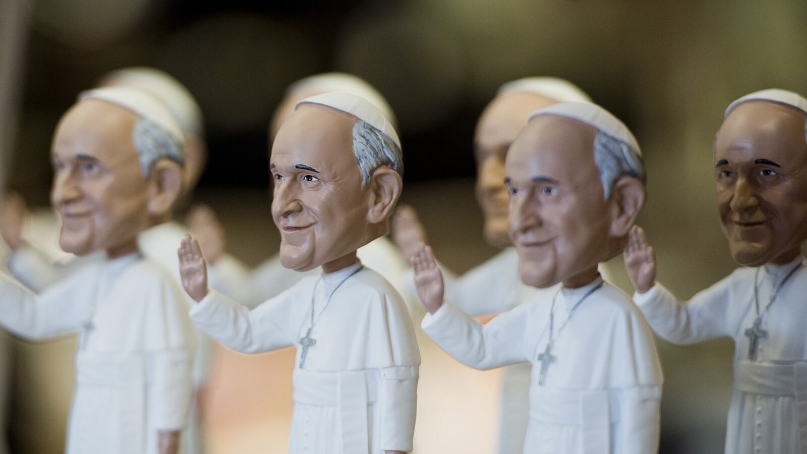 articles/2015/09/19/papal-paraphernalia-shortage-hits-cuba-as-u-s-drowns-in-it/150918-nadeau-pope-souvenirs-tease_f75xpn