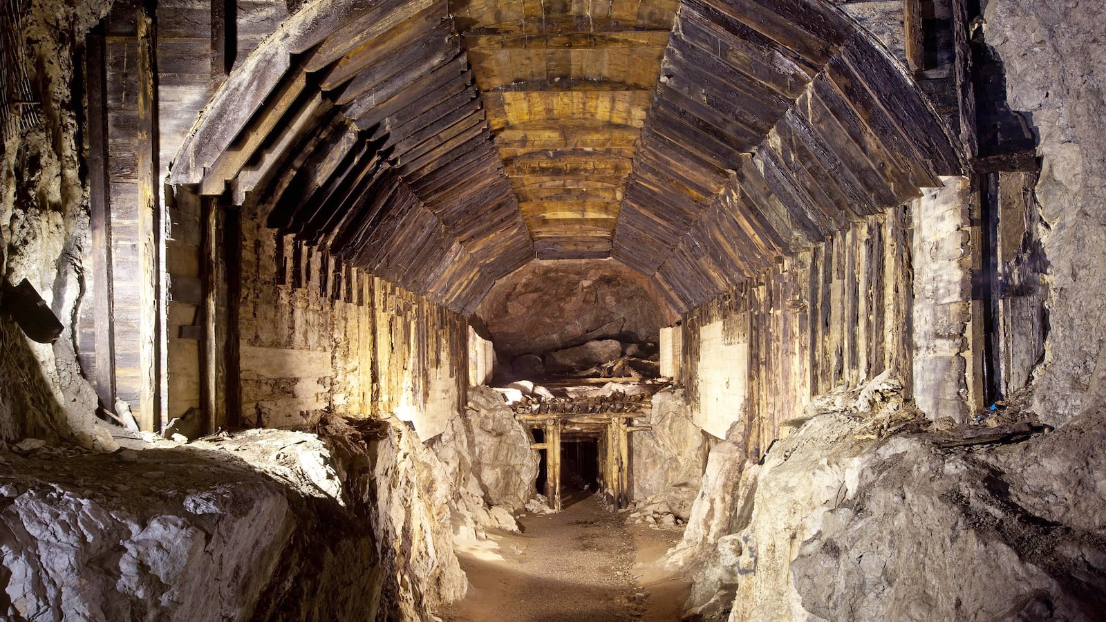 articles/2015/08/23/legend-of-the-nazi-gold-train/150822-chapman-poland-tease_g4mnsm