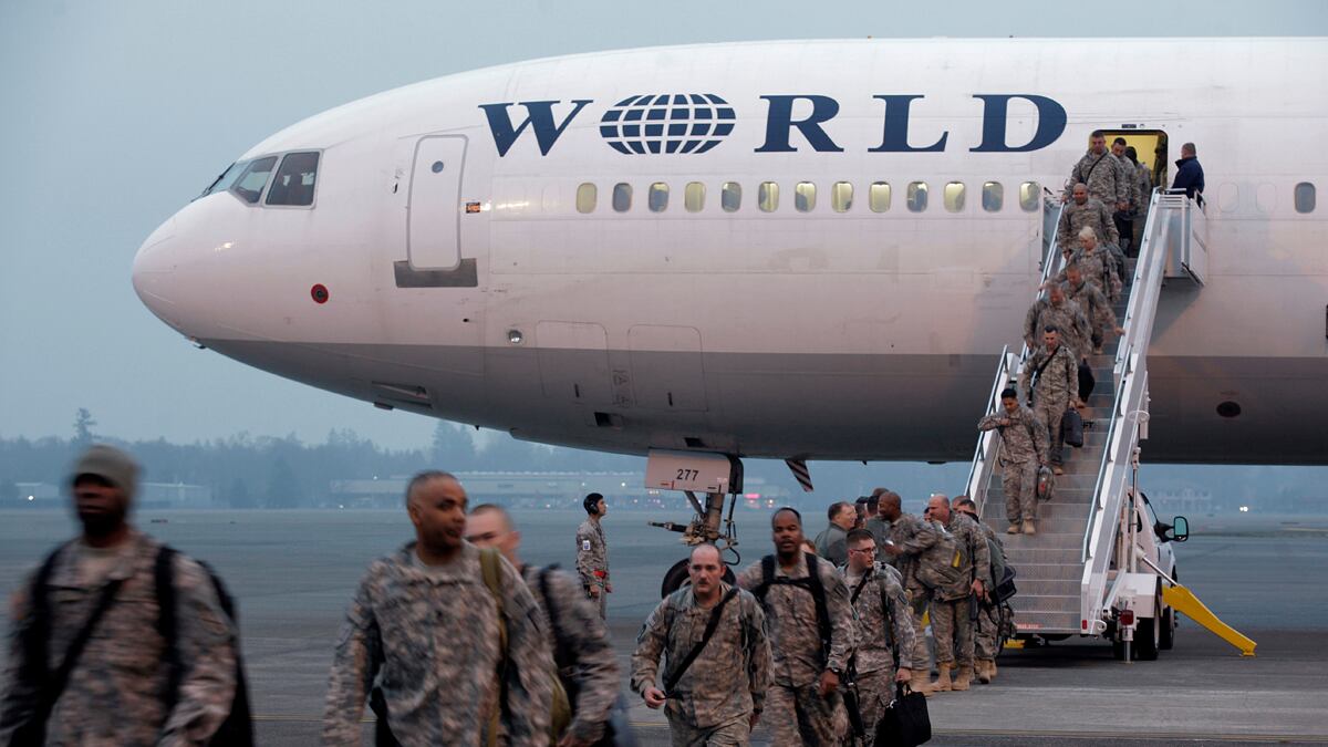 articles/2011/12/23/as-the-troops-come-home-from-iraq-here-s-a-holiday-gift-you-can-give/troops-return-benedict_p4dmvq