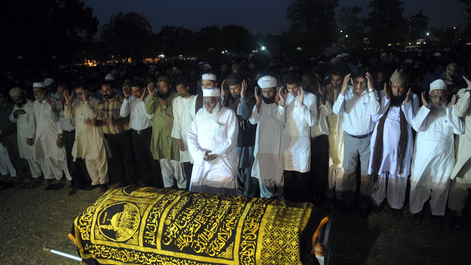 cheats/2014/09/19/blasphemous-muslim-assassinated/140919-pakistani-scholar-killed-cheat_eztfjl