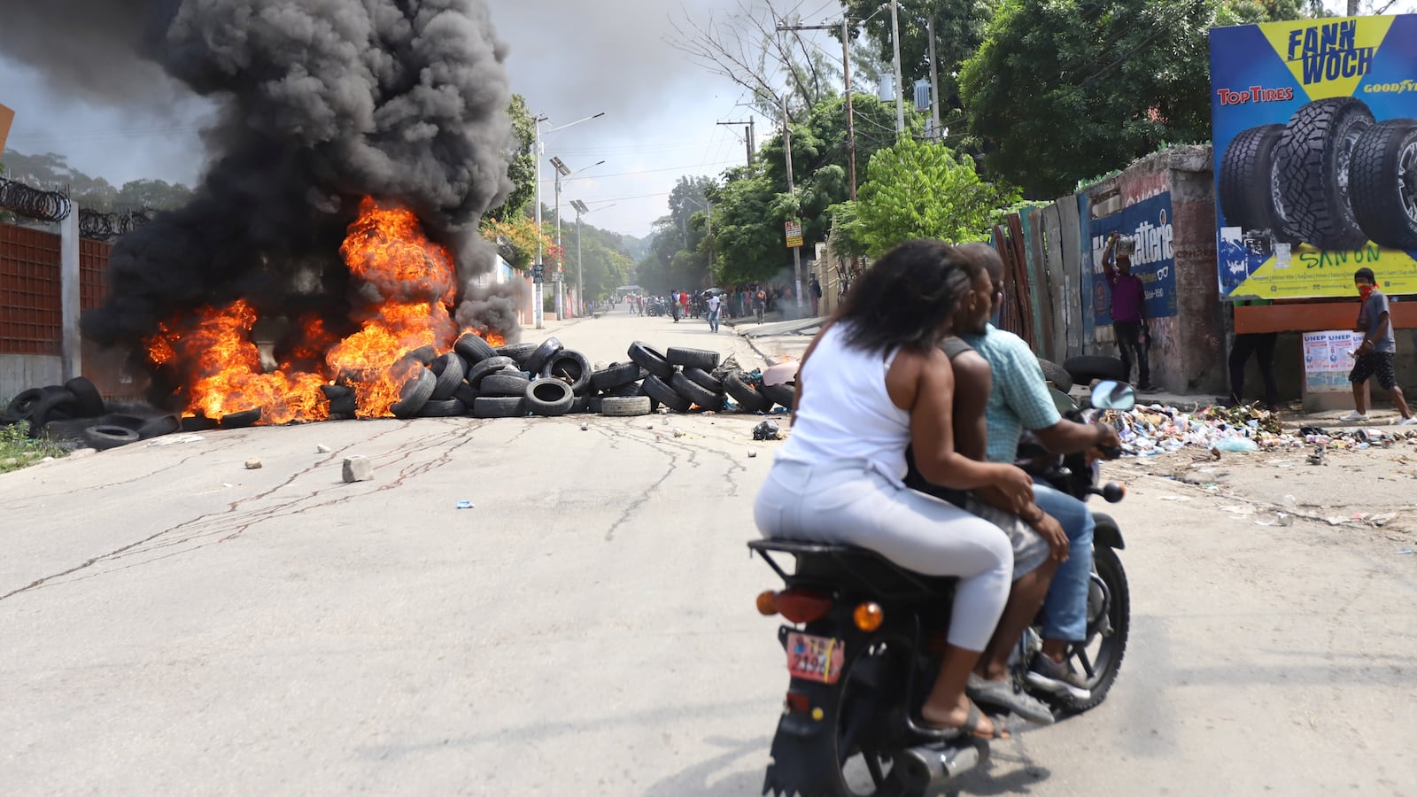 2021-10-18T230627Z_434544901_RC2DCQ9T8MA4_RTRMADP_3_HAITI-KIDNAPPING-MISSIONARIES_nfhree