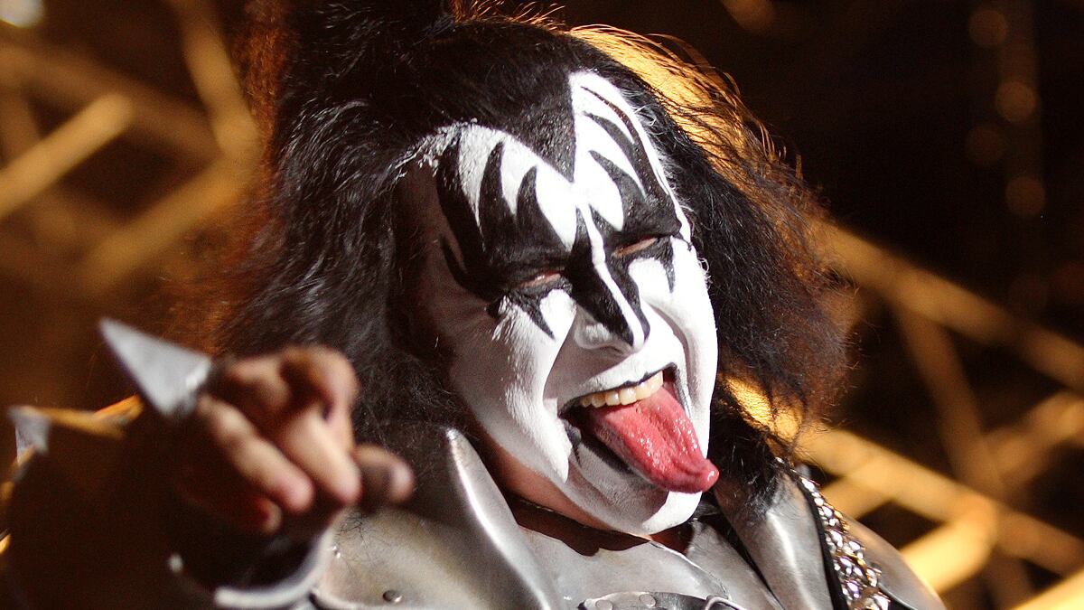 articles/2011/12/13/anonymous-hacker-arrested-for-attack-on-gene-simmons-s-website/kiss-cyberattack-CHEAT_dnjk0o