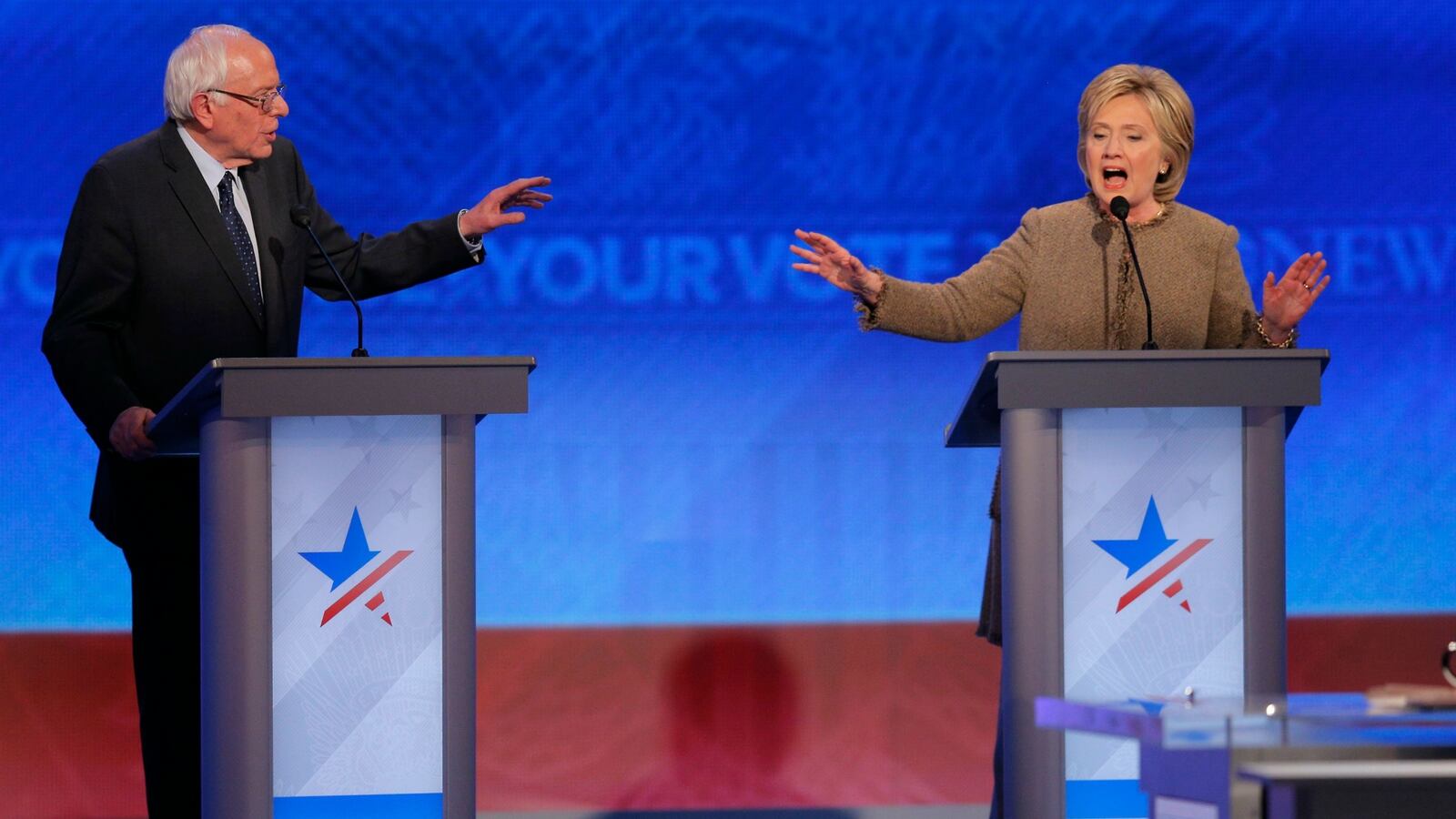 articles/2016/02/04/how-to-watch-the-democratic-new-hampshire-debate-live-stream-online/160204-clinton-sanders-debate-tease_mldynp