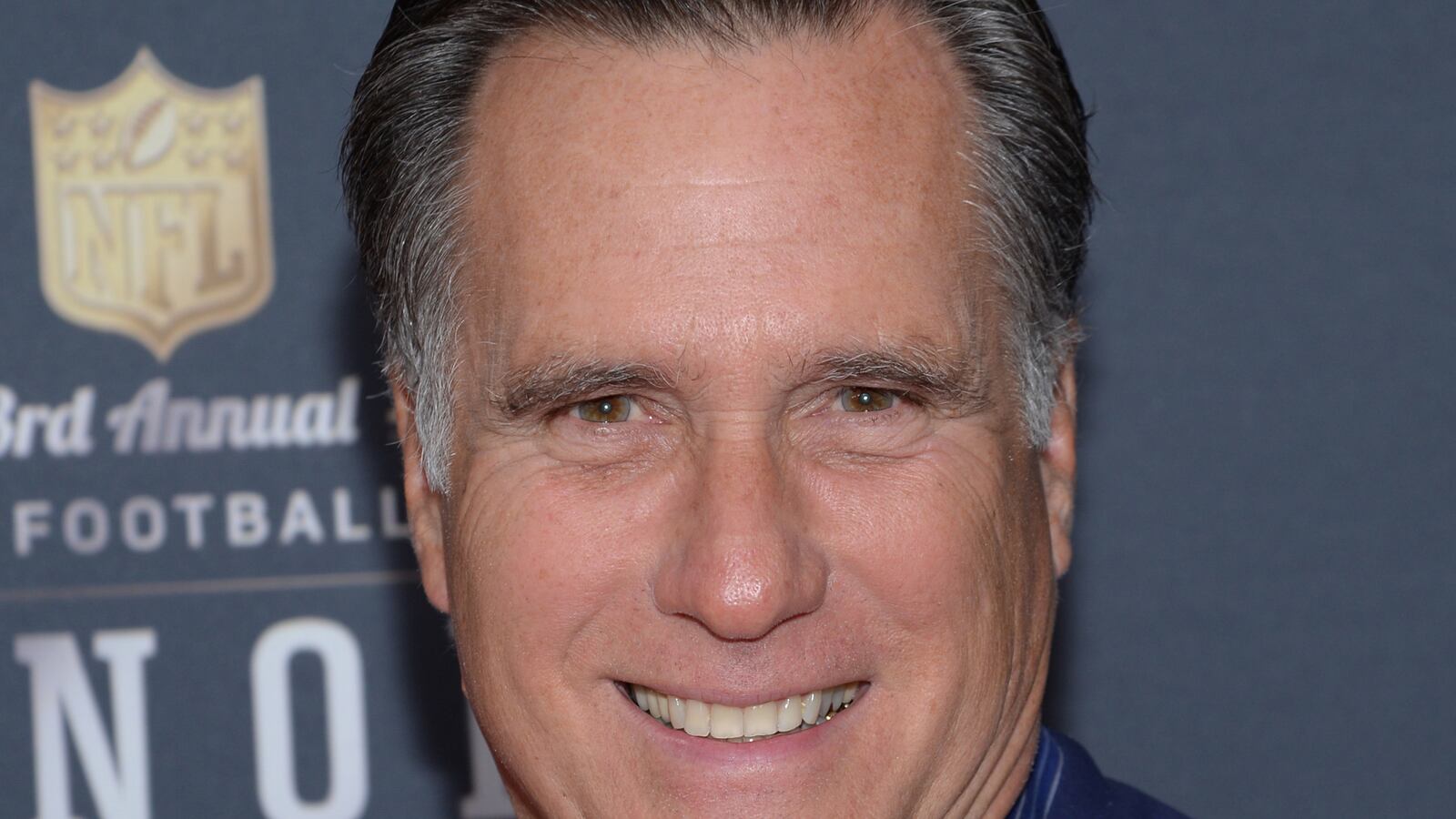 cheats/2014/05/09/mitt-romney-raise-minimum-wage/140709-Mitt-Romney-cheat_vxt70d