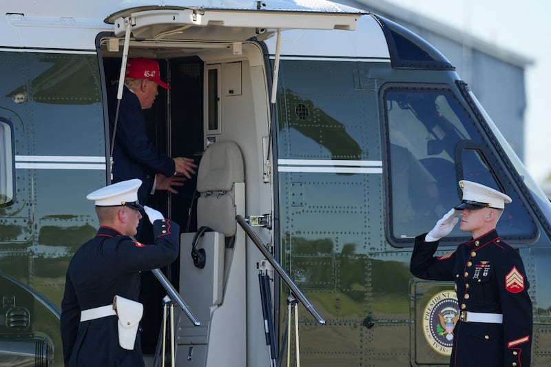 U.S. President Donald Trump talks to pilots aboard Marine One, before boarding Air Force One en route to Joint Base Andrews at Morristown Municipal Airport in Morristown, New Jersey, U.S., September 7, 2026. REUTERS/Eric Lee