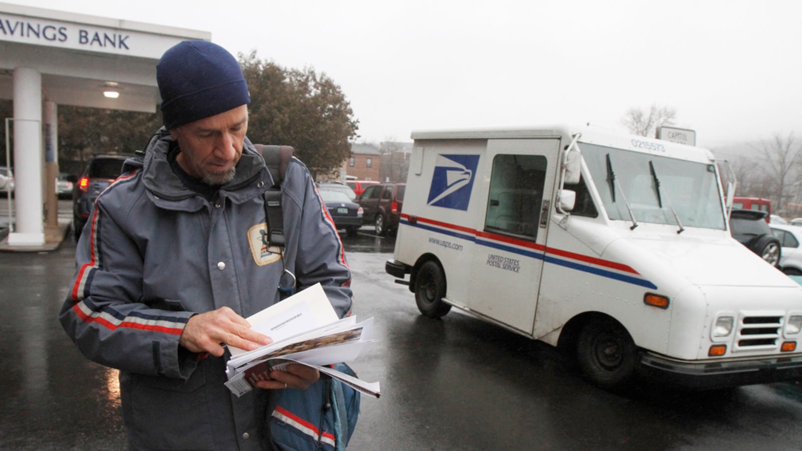 articles/2011/12/23/the-postal-service-is-fighting-for-its-life-and-should-be-saved/death-of-post-office-avlon_mspe5u
