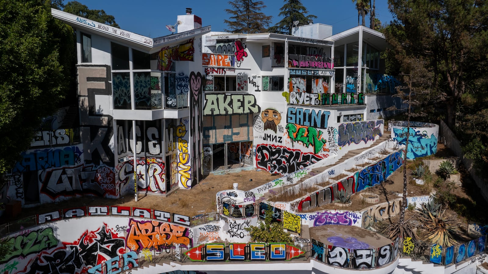 LA ‘Graffiti Mansion’ on Mulholland Drive.