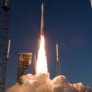 180809-axe-russia-space-sanctions-tease_cpgcvr