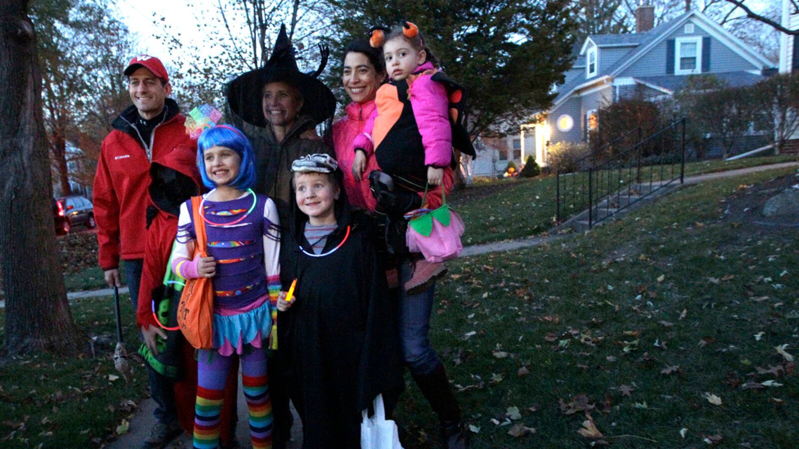 cheats/2012/11/01/ryan-goes-trick-or-treating/paul-ryan-halloween-wisc-cheat_qiurtd