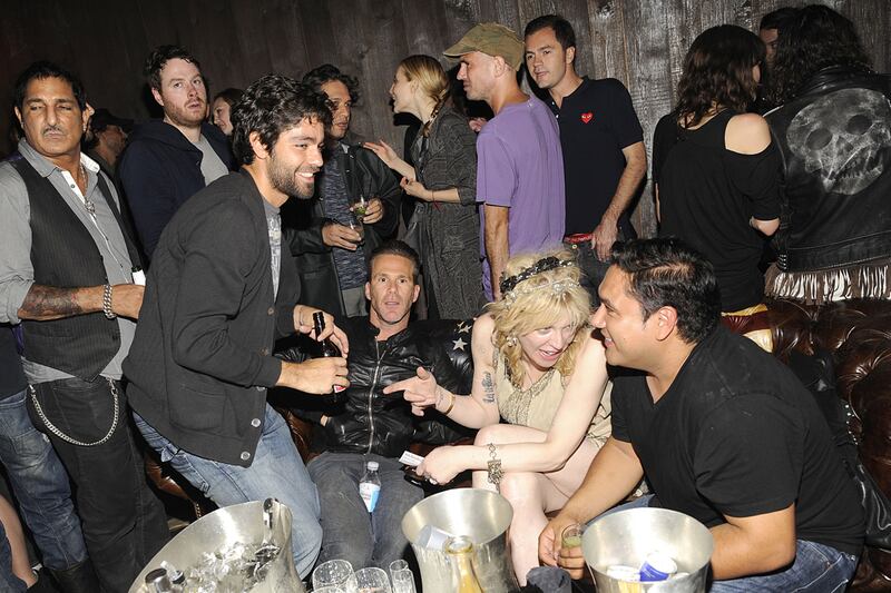 galleries/2011/09/08/ny-fashion-week-ss-2012-lady-gaga-kanye-west-marc-jacobs-more/electric-room-fall-fashion-week-preview_yxwjoh