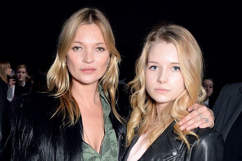 articles/2014/08/04/kate-and-lottie-moss-may-cover-british-vogue-penelope-cruz-directs-steamy-film-for-agent-provocateur/140804-kate-lottie-moss-cheat_ynok2r