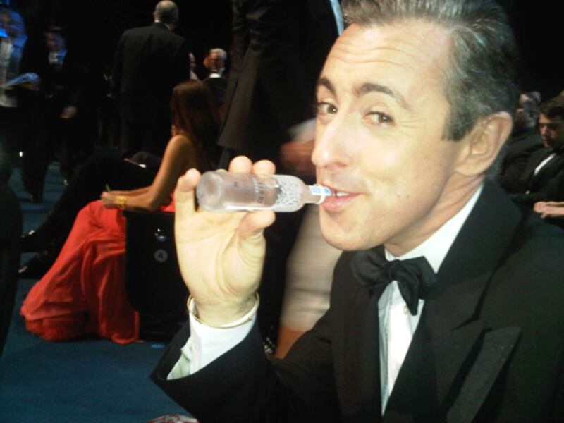 galleries/2011/09/19/emmy-twitter-pics-from-lea-michele-sofia-vergara-and-more-photos/emmy-twitter-pics-cumming_eeh4wl