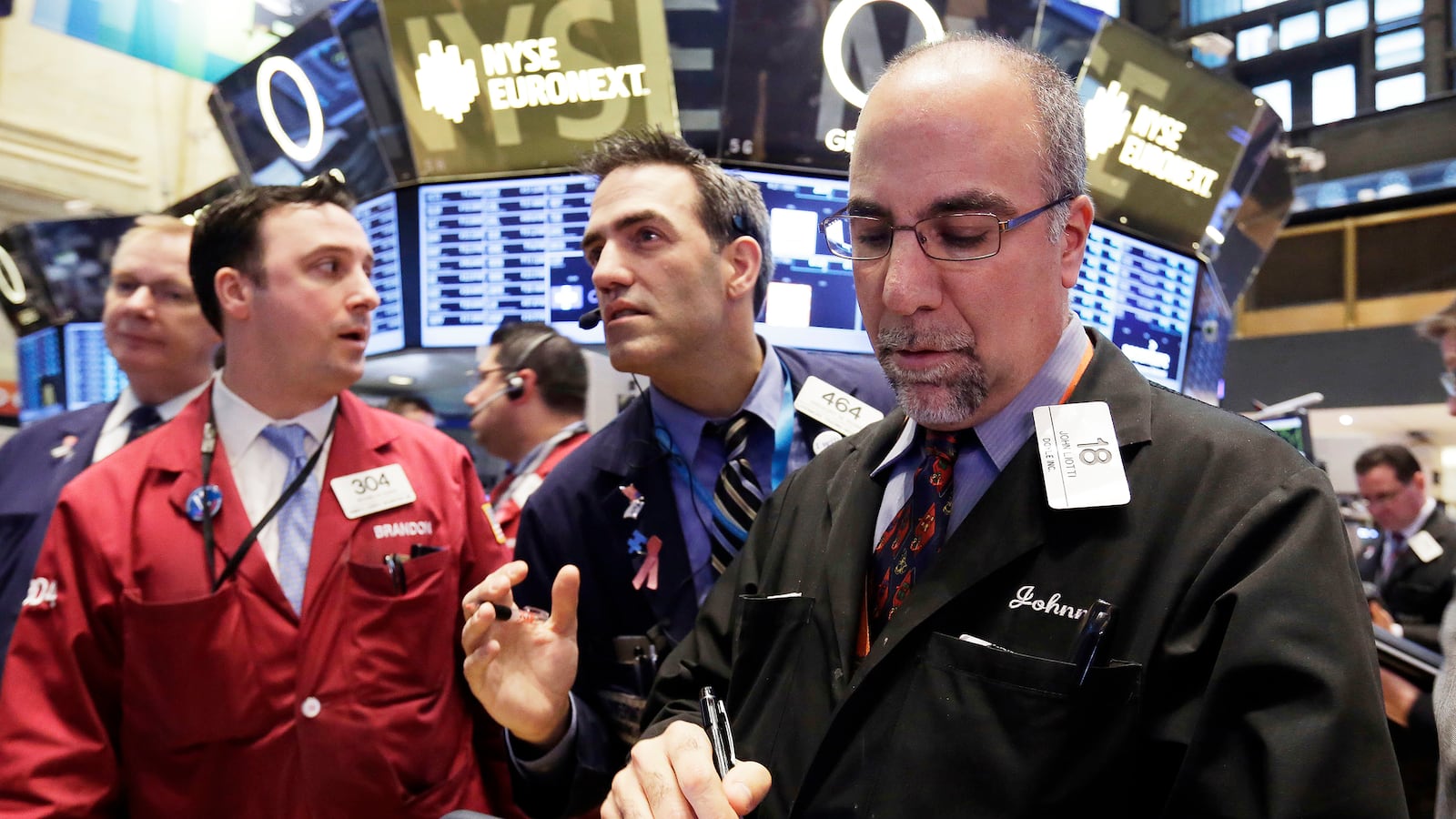 articles/2012/12/21/stock-market-ignores-washington-brinksmanship-due-to-strong-economy/gross-fiscal-cliff-stocks-tease_jz2w3i