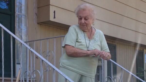 articles/2013/03/11/dancing-nana-88-year-old-grandmother-gets-down-to-retro-tunes/130311-dancing-nana-tease_hvcv9j