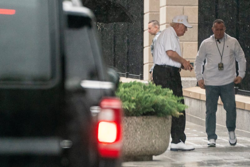 U.S. President Donald Trump arrives at the White House following a visit to Trump National Golf Club in Washington, D.C., U.S., April 5, 2026. REUTERS/Nathan Howard
