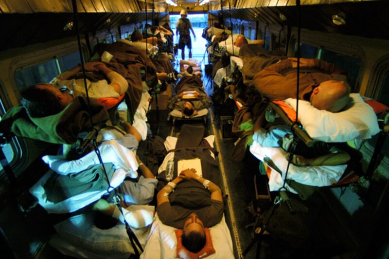 galleries/2009/11/30/groundbreaking-care-for-soliders-in-iraq/iraq-medi11_h8qtsb