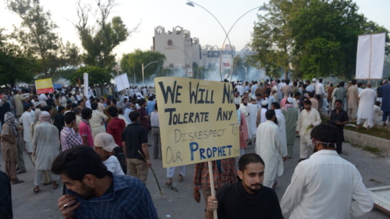 articles/2012/09/21/free-speech-a-cloistered-value/pakistan-embassy-openz_vaglim