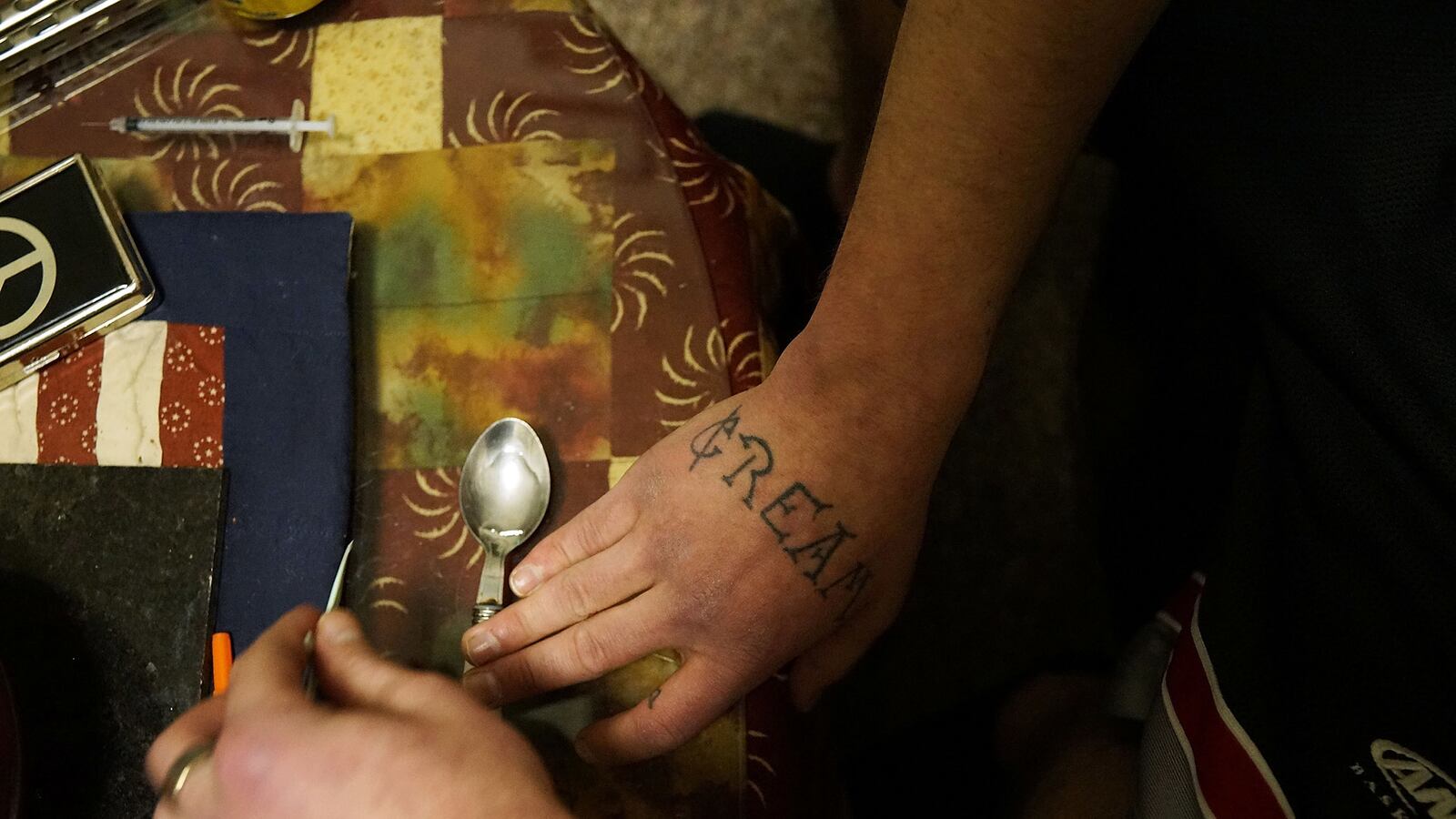 articles/2017/05/09/trumpcare-s-cuts-would-hit-white-male-addicts-harder/170507-mcgraw-opioid-tease_qhevre