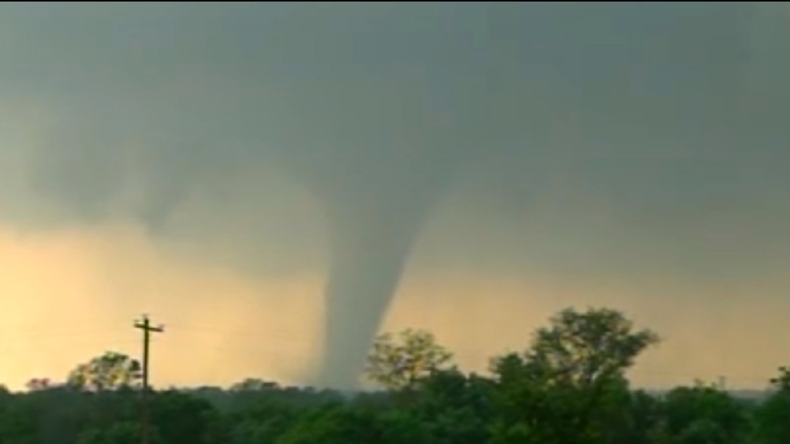 cheats/2013/05/19/tornadoes-strike-oklahoma-and-kansas/130520-tornado-cheat_ef0ulf