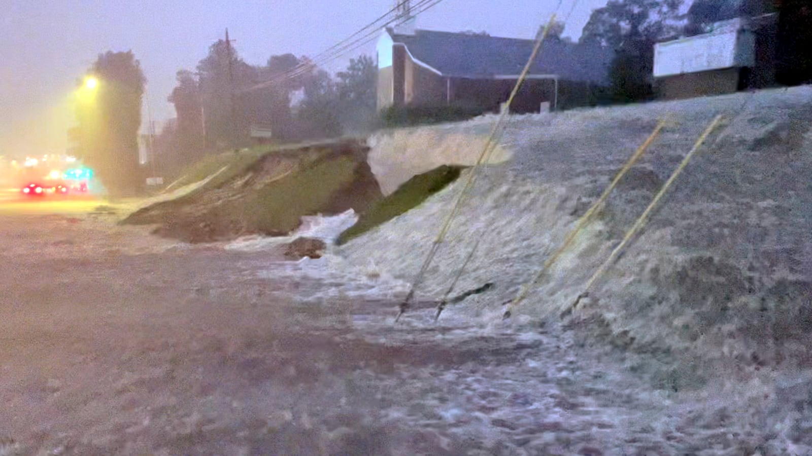 2021-10-07T150530Z_667461856_RC235Q9ATYYW_RTRMADP_3_USA-ALABAMA-FLOODS_oozjex