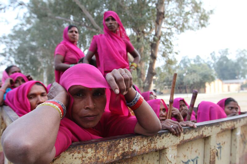 galleries/2011/02/25/india-s-pink-vigilantes/pink-gang-3_khn8dq