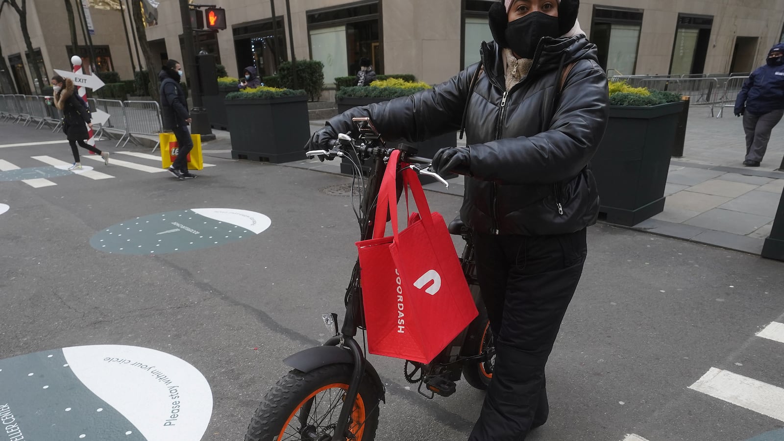 2020-12-09T180901Z_33702524_RC2UJK9IKVJH_RTRMADP_3_DOORDASH-IPO_fx7ehh
