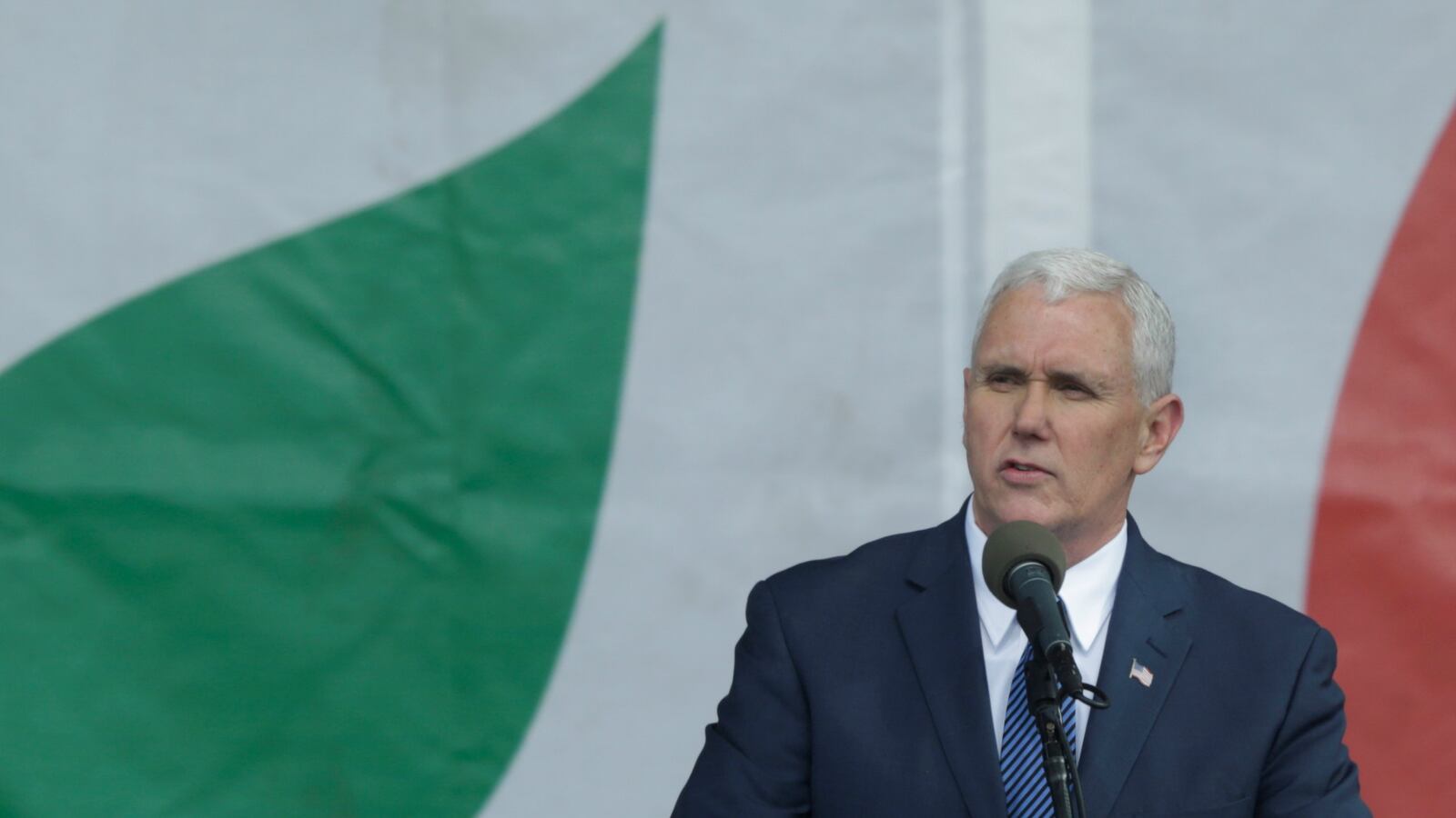 cheats/2017/02/05/pence-didn-t-ask-gorsuch-about-roe-v-wade/170205-pence-gorsuch-cheat_qswsik