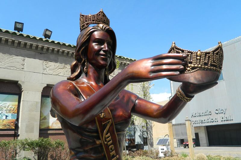 galleries/2014/04/30/the-weirdest-public-sculptures/140429-miss-america-sculpture_hsobi5