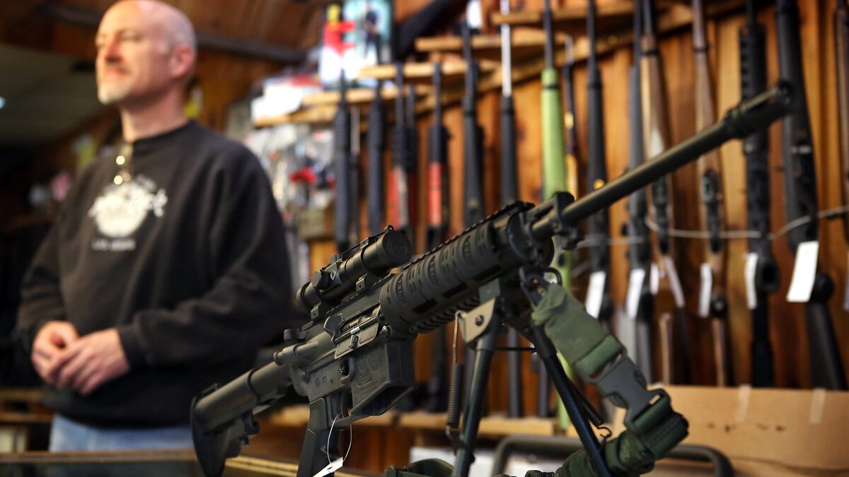 cheats/2013/01/20/five-injured-at-u-s-gun-shows/deluca-gun-reactions_xx36rs