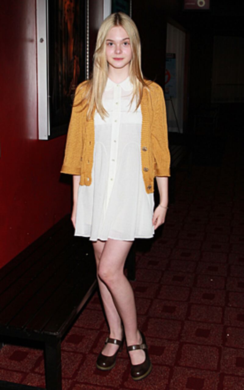 galleries/2010/12/13/elle-fanning/elle-fanning-1_klnpxz
