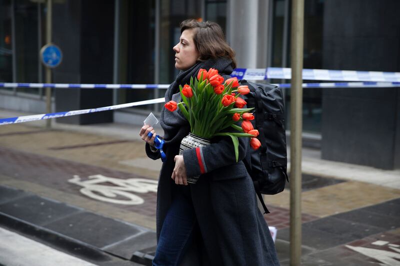 galleries/2016/03/23/the-world-mourns-with-belgium-photos/160323-belgium-mourns11_spvonh