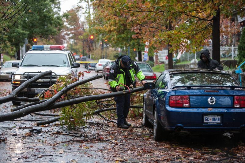 galleries/2012/10/30/hurricane-sandy-heroes-from-coast-guard-rescuers-to-red-cross-volunteers-photos/police-sandy-heroes_wgob3e