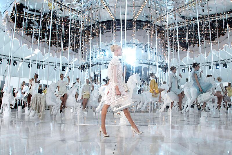 galleries/2011/09/30/paris-fashion-week-spring-summer-2012-photos/fashion-week-paris-gal-1-lv_b9oyyr